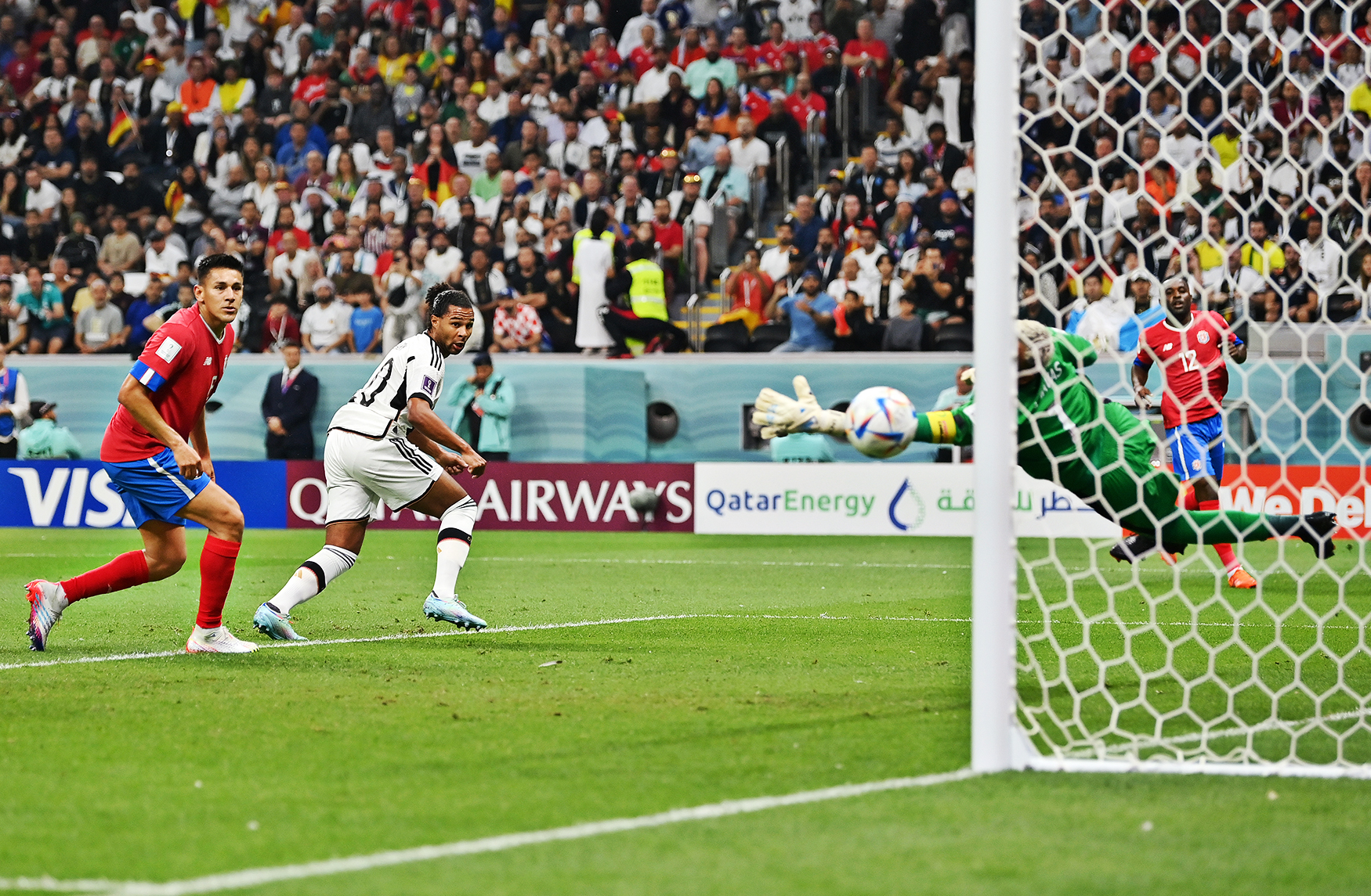 El cabezazo de Gnabry que venció a Keylor Navas. Foto: @DFB_Team_EN