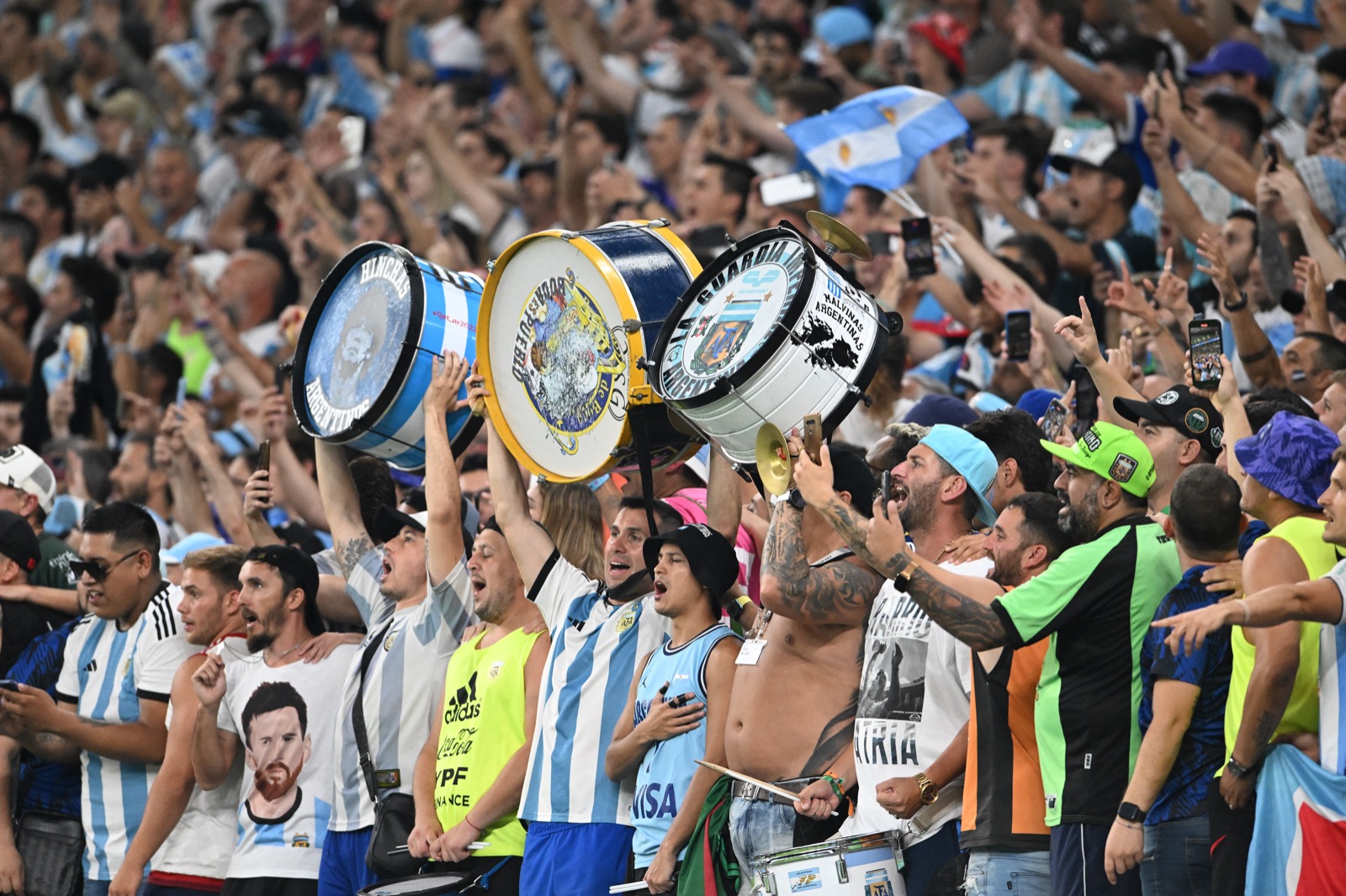 Hinchas de Argentina en el partido ante Australia en el Mundial de Qatar 2022. Foto: Nicolás Pereyra
