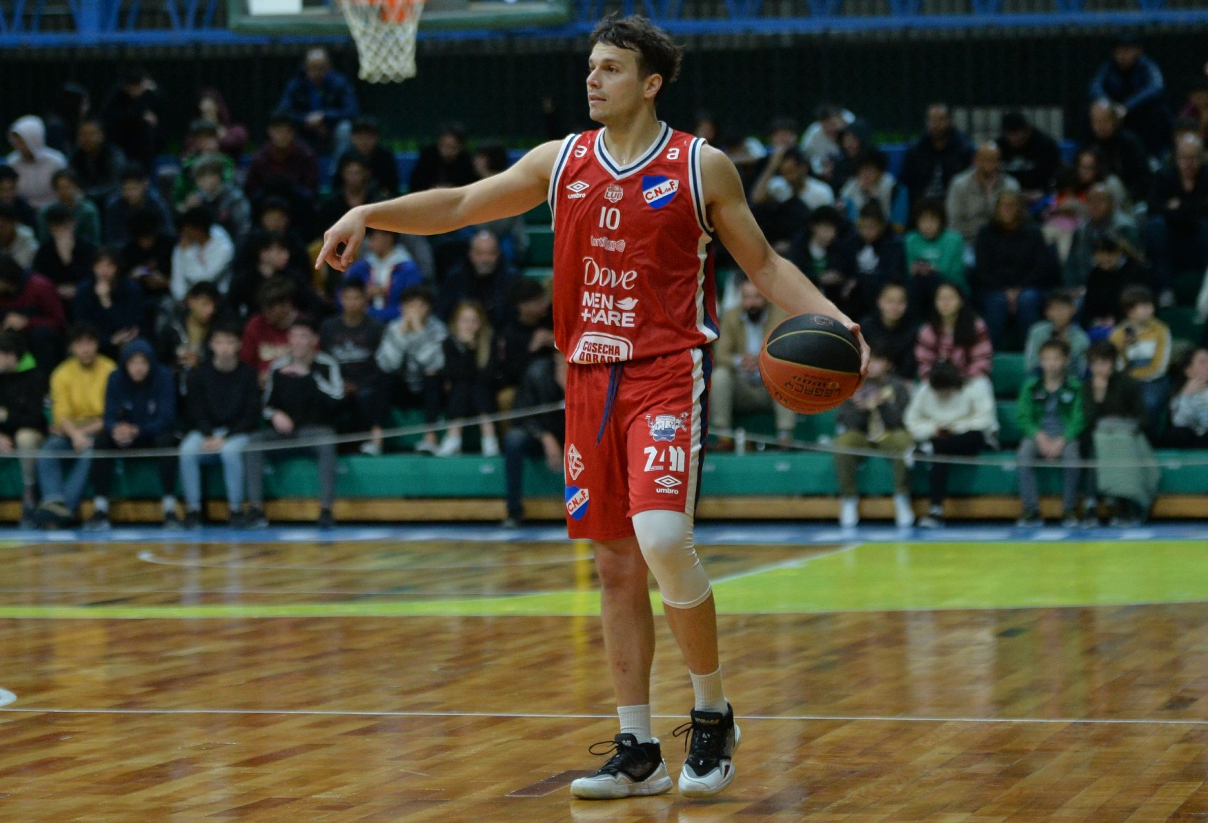 Alejandro Acosta, jugador de Nacional básquetbol. Foto: Juan Manuel Ramos.