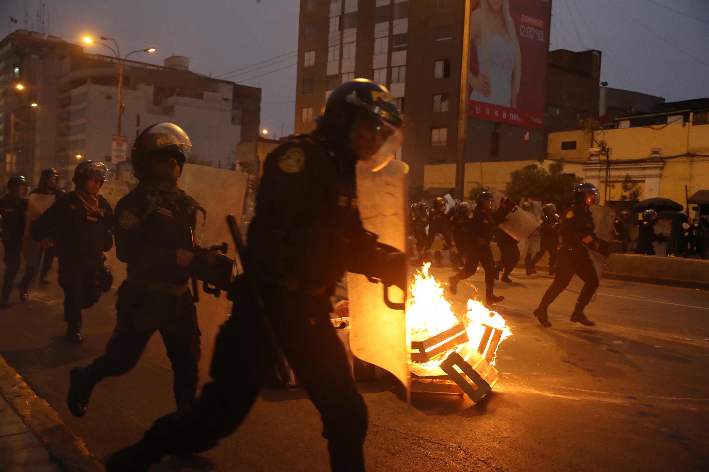 Disturbios y agresiones a la prensa e instituciones en Perú, de parte de seguidores de Pedro Castillo